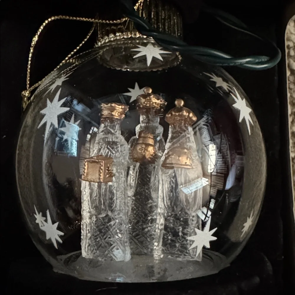 Illuminated Glass Ornament - Gold and Silver - 3 Wisemen Bearing Gifts Light Up